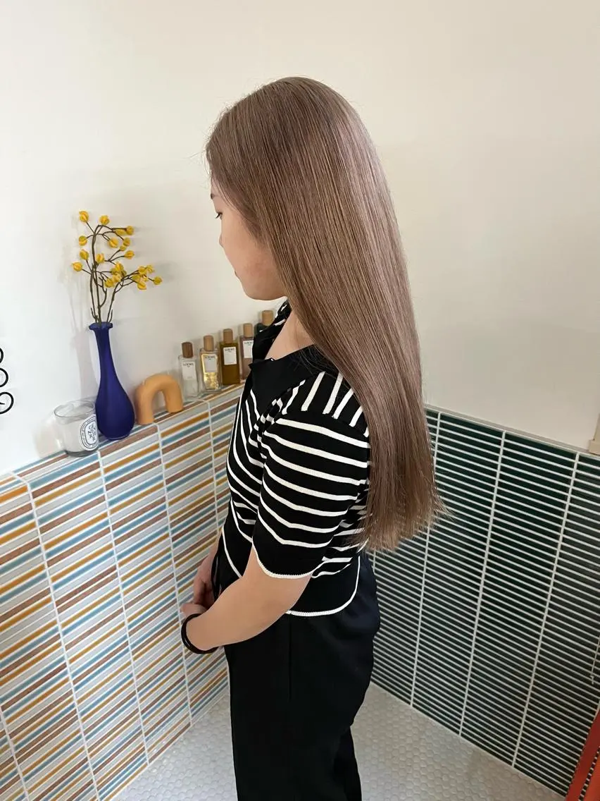 セミロング カラー ブリーチ ヘアカラー トリートメント 🩷ハイトーン透明感 レイヤー🩷ユリカのヘアスタイル
