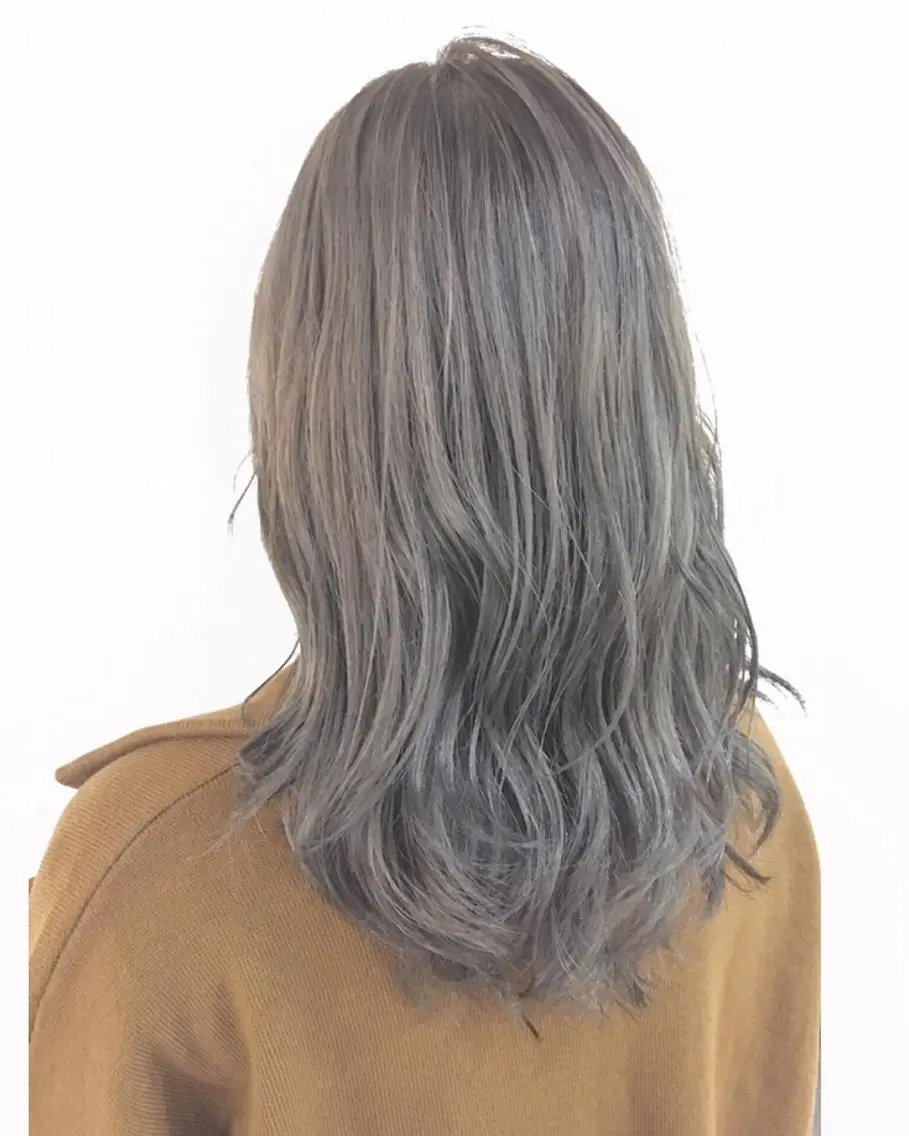 ロング カラー ヘアアレンジ シルバー エグチ アキラのヘアスタイル