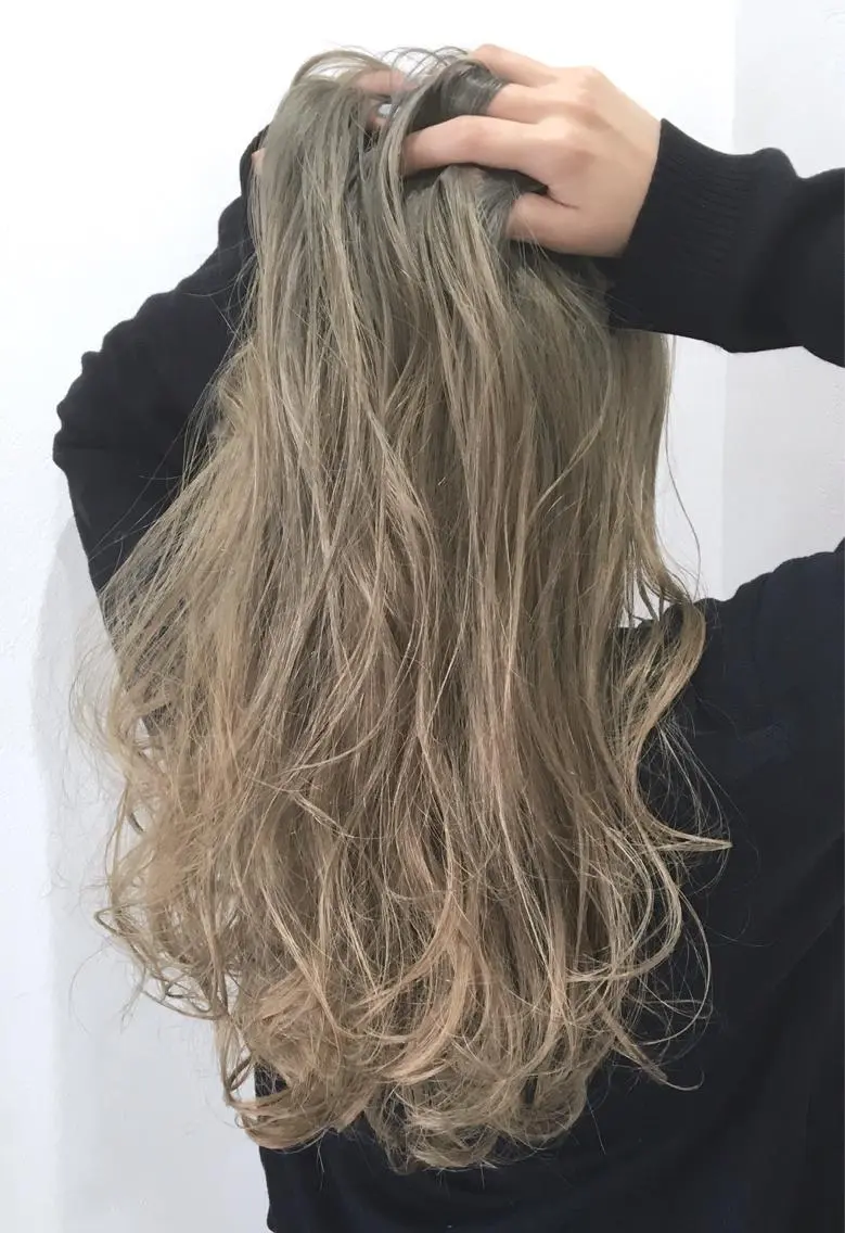 ロング カラー パーマ ヘアアレンジ グレージュ 境 健助のヘアスタイル