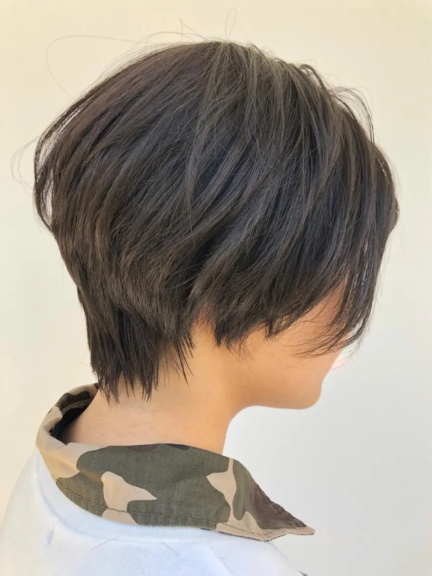ショート カラー サワタ ミサのヘアスタイル