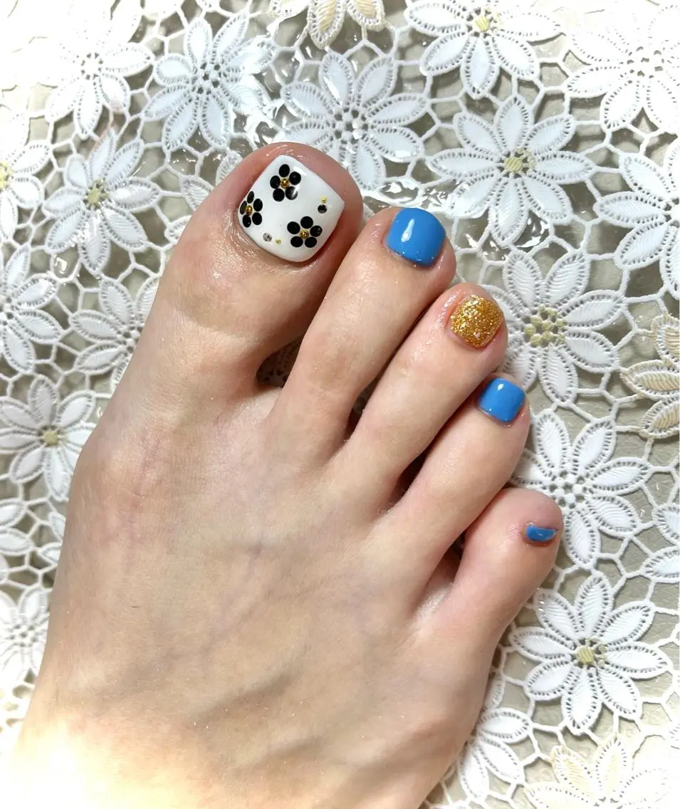 ネイル 成人式 フットネイル ジェルネイル キラキラネイル 韓国ネイル nails' it...のネイルデザイン