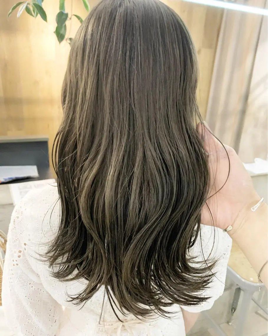 ロング カラー ネイル ハイトーンボブ 前田 表参道　グレージュのヘアスタイル