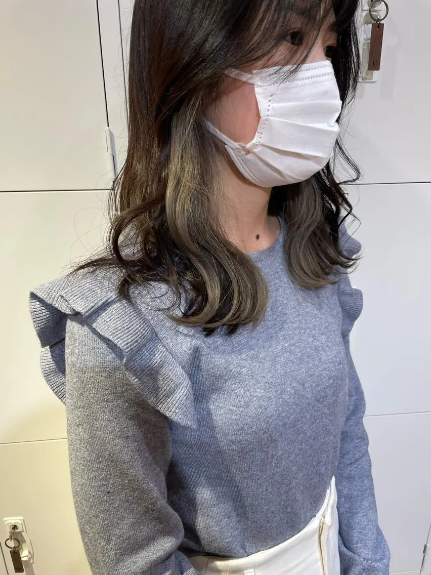 セミロング カラー akane .のヘアスタイル