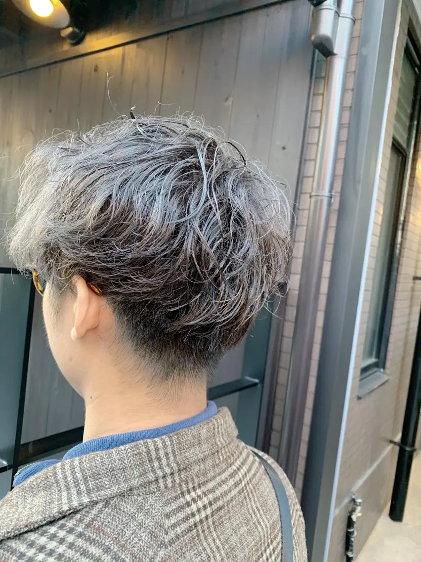 ショート カラー メンズ シルバー 【完全マンツー 恵比寿】佐藤 翔のヘアスタイル
