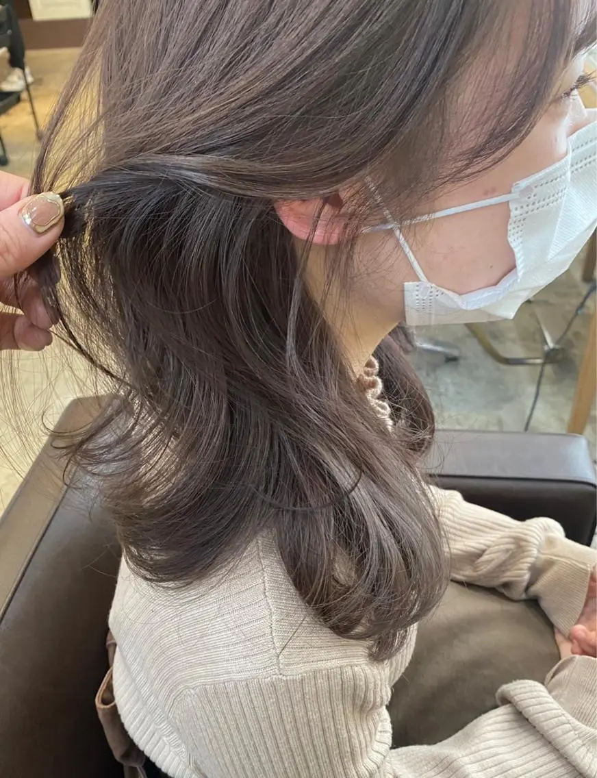 ミディアム カット ヘアカラー トリートメント 似合わせレイヤーカッ ト🩶瀧本美咲のヘアスタイル