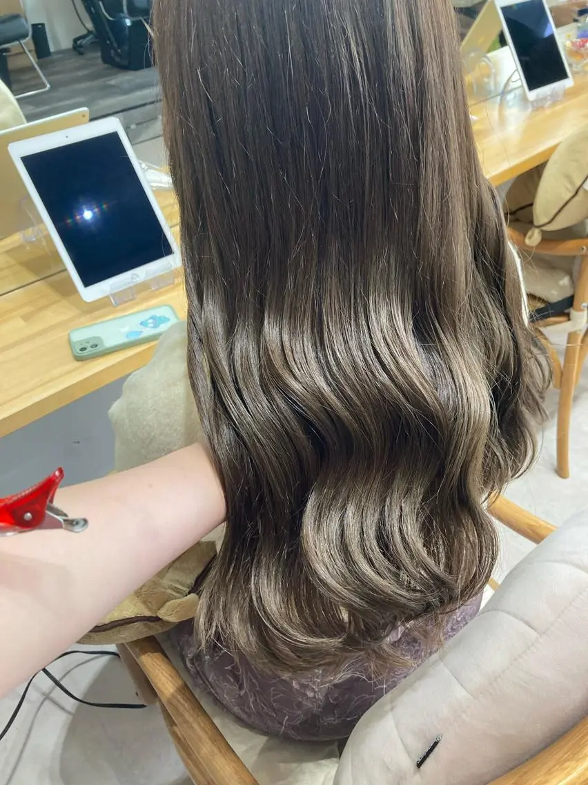 ロング ✨色持ちの良い艶 カラー✨蟹江真世のヘアスタイル