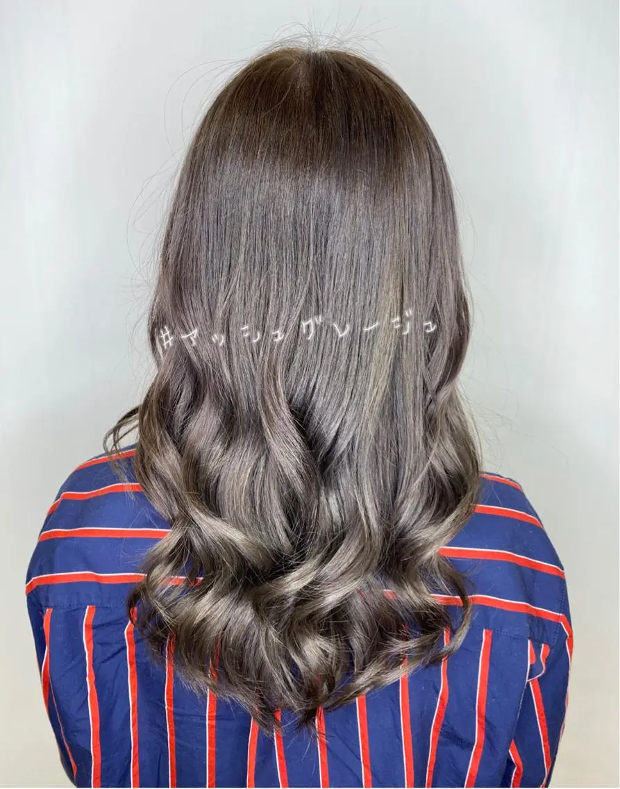 ロング カラー ヘアアレンジ ヘアカラー トリートメント 川上 麻梨阿のヘアスタイル