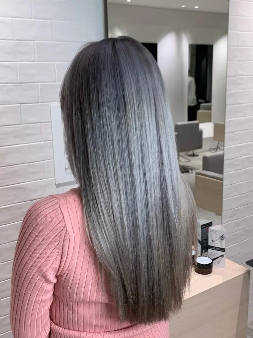 カラー 石井 潤のヘアスタイル