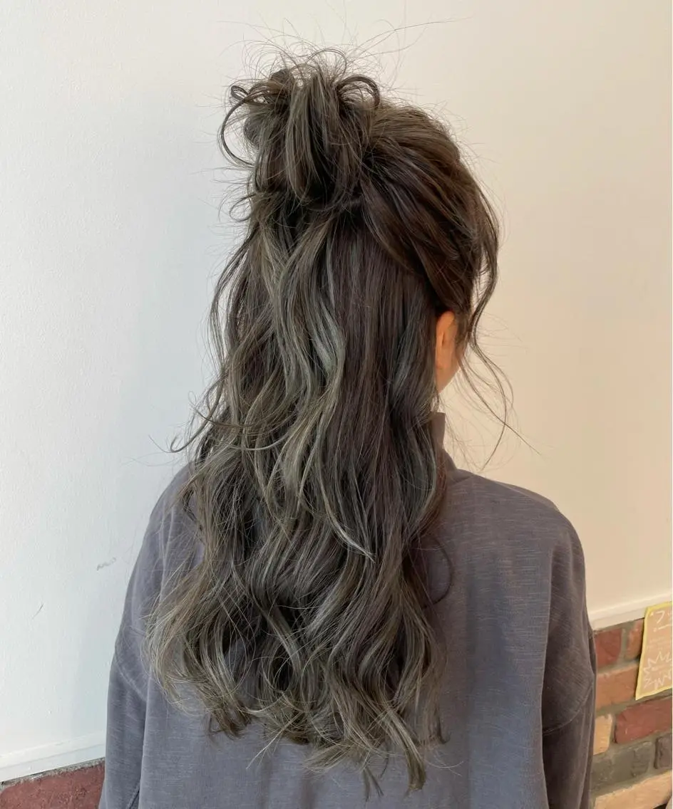 ロング ヘアアレンジ 透明感カラー 🩶🩵🩷AIRIのヘアスタイル