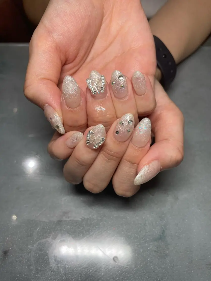 ネイル LAVISH 大和店 emi・:*+のネイルデザイン