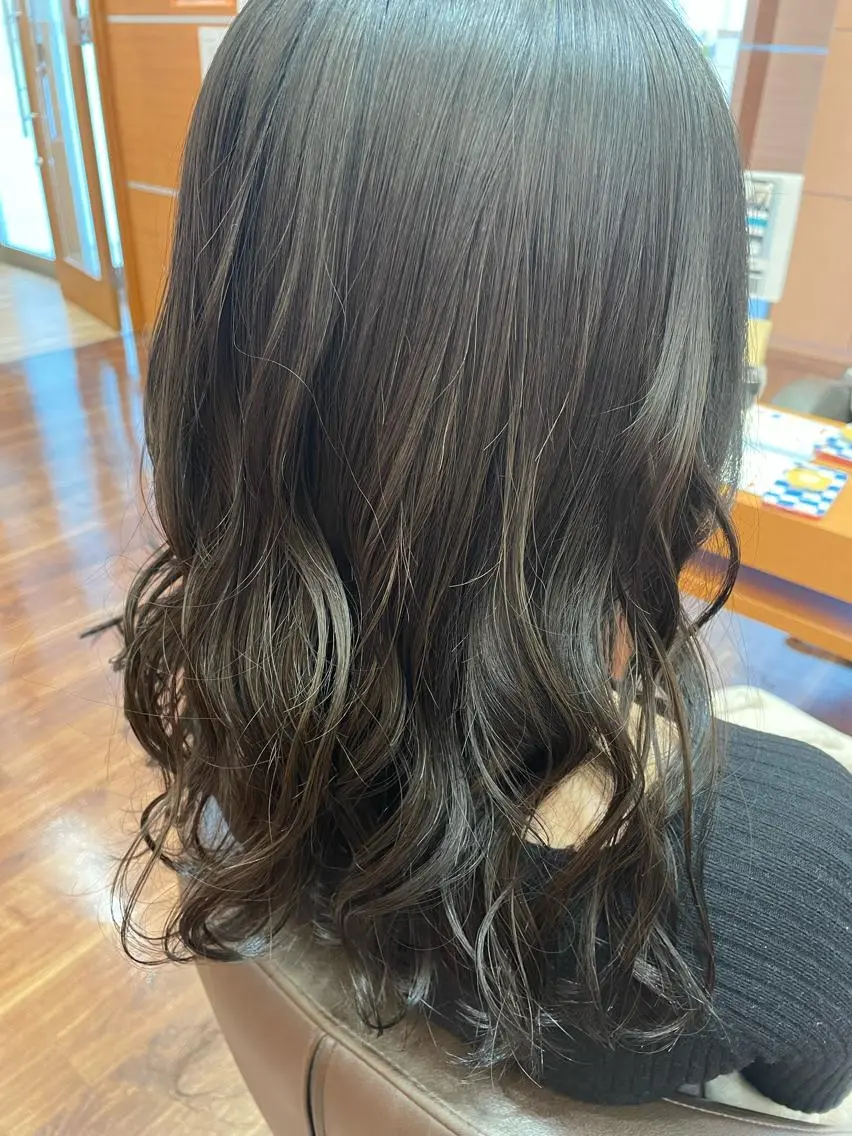 セミロング パーマ セト マユミのヘアスタイル