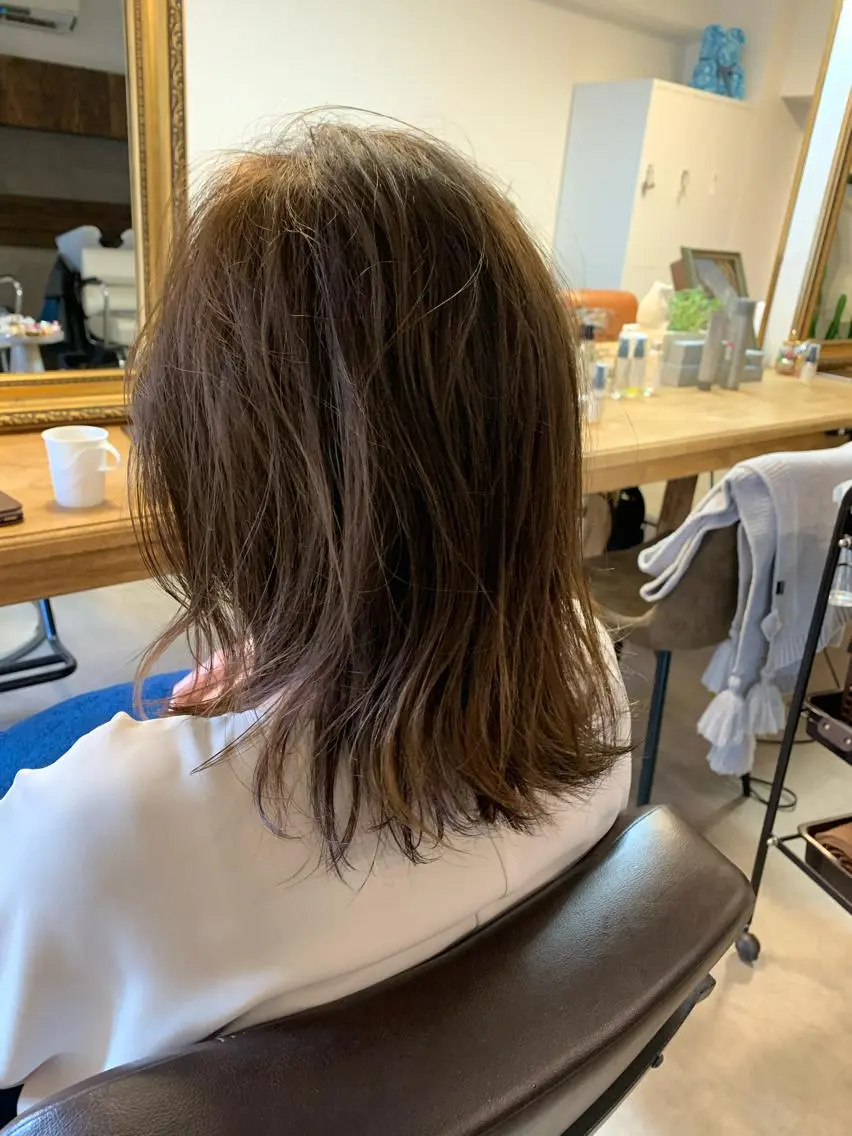 ミディアム レイヤーカット 外ハネヘア 土井 貴司のヘアスタイル