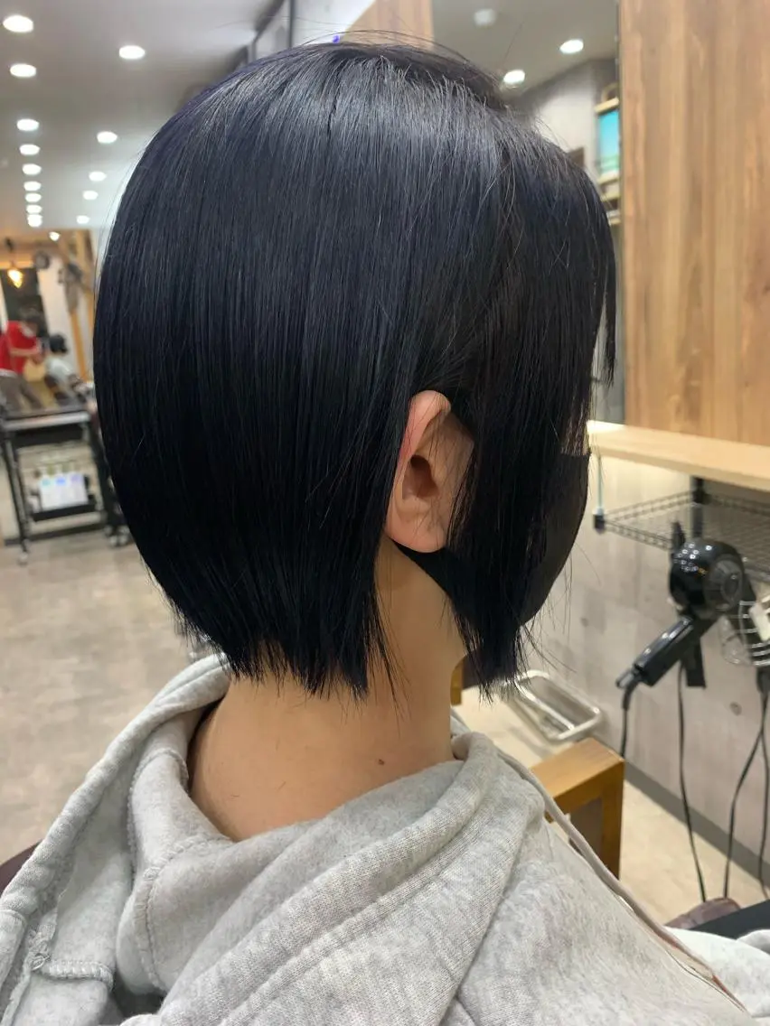 ショート カラー アッシュ バレイヤージュ ブリーチ ブルーカラー ブルーアッシュ ヘアカラー memento 斎藤大覚のヘアスタイル
