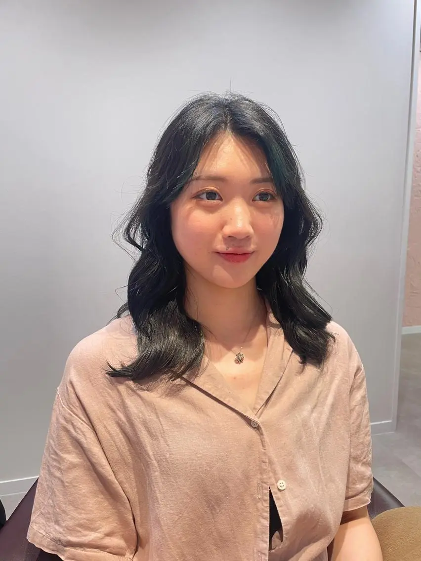 セミロング カラー カット ヘアカラー 松永 梨央のヘアスタイル