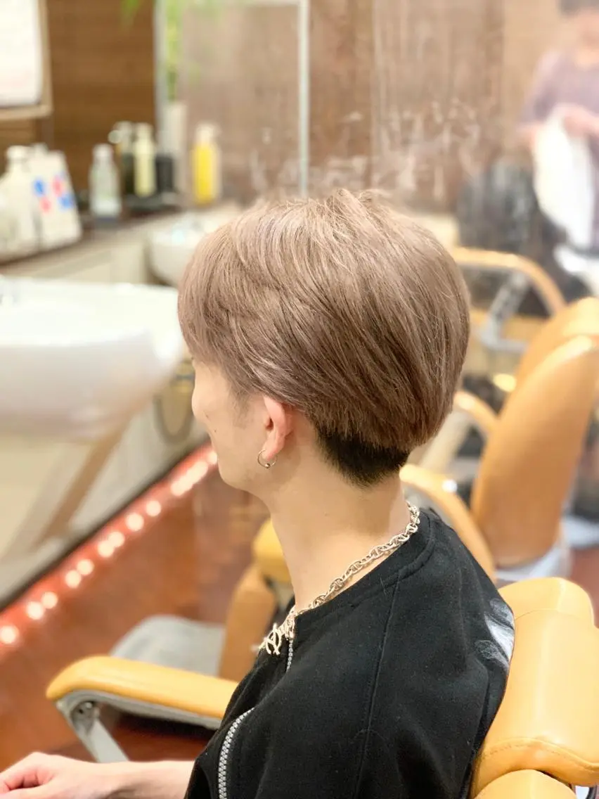 ショート カラー メンズ グレージュ ヘアカラー ✨ホワイトカラー✨ ホワイトブリーチ✨のヘアスタイル