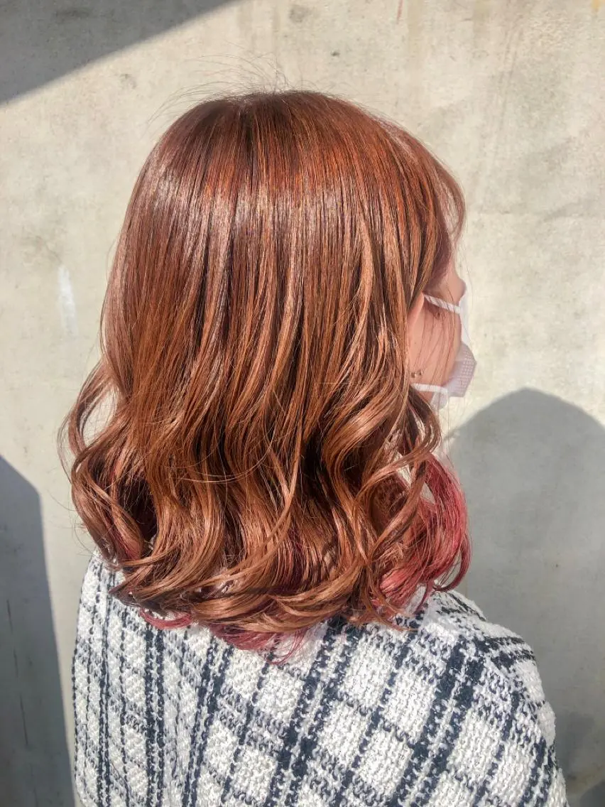 ミディアム カラー ブリーチ ピンクカラー ヘアカラー 佐藤 美聡のヘアスタイル
