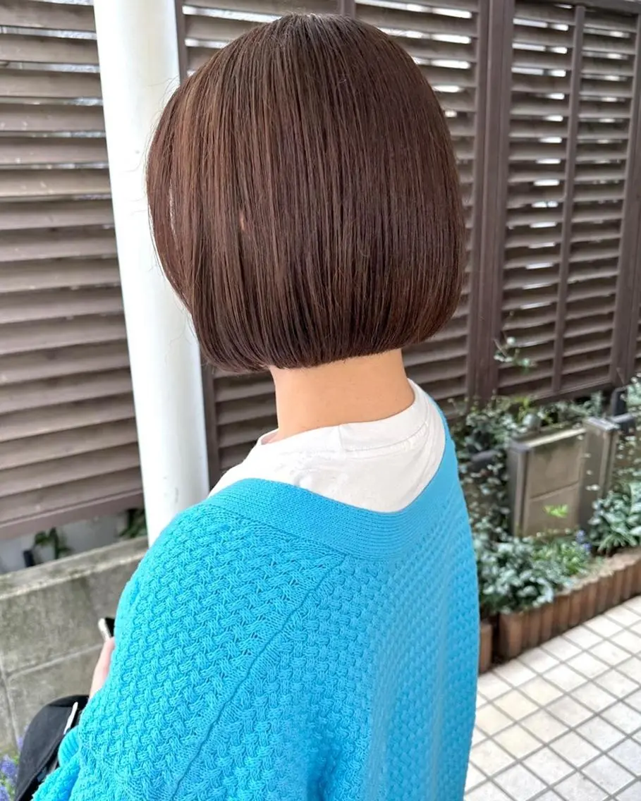 ショート カラー パーマ 切りっぱなしボブ 前下がりボブ ショートボブ 黒髪 イヤリングカラー 髪質改善 縮毛矯正/ レイヤー/銀座/本木のヘアスタイル