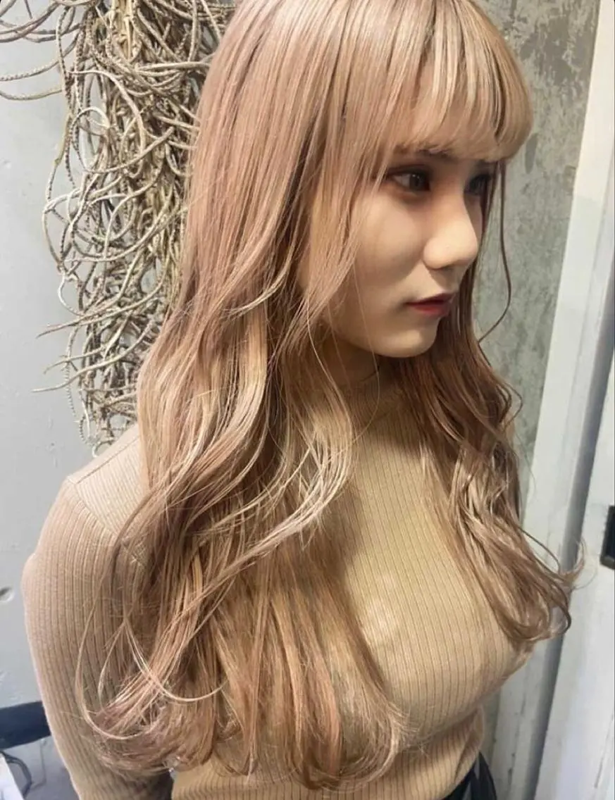 ロング カラー ベージュカラー ブリーチ ハイトーンカラー ハイトーンベージュ ロング 松尾太樹 【pia】福岡美容室のヘアスタイル