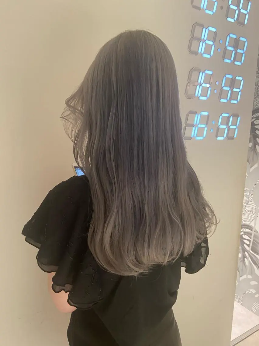 ロング カラー ブロンド ハイトーンカラー ホワイトブロンド 外国人風カラー カジュアルを女っぽく 𝗮𝘆𝗮𝗰𝗼のヘアスタイル