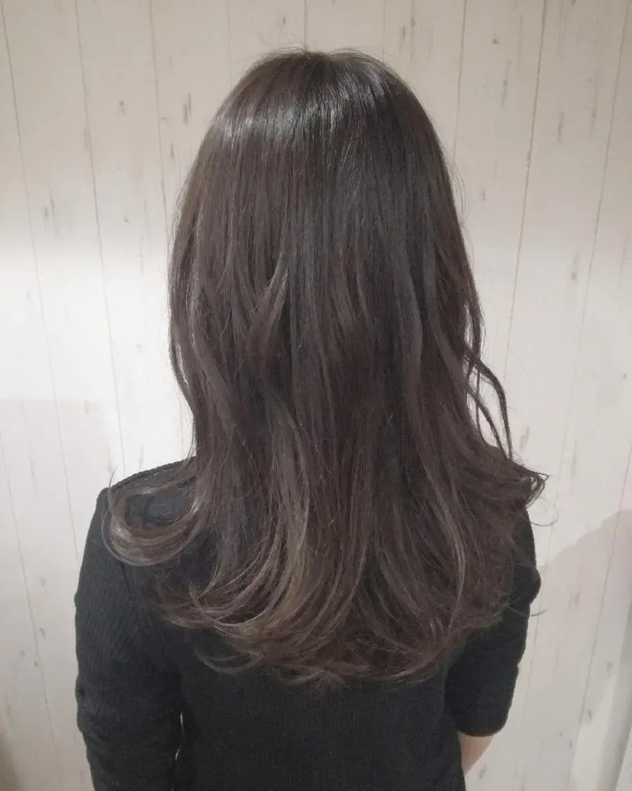 セミロング カラー アッシュ ベージュカラー 透明感カラー 西川 敏夫のヘアスタイル