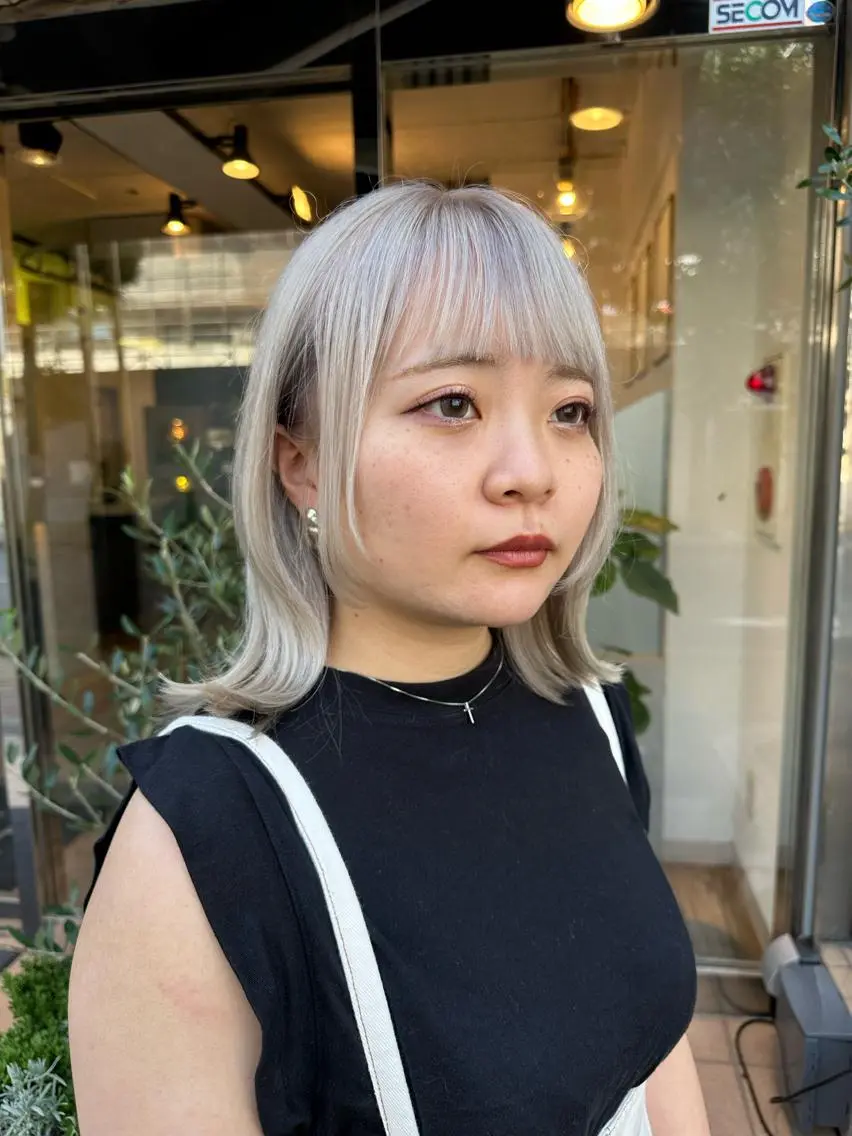 ミディアム 顔まわりレイヤー 顔周りカット レイヤーカット カット ヘアカラー sato ayaka |透明感カラー🫧のヘアスタイル