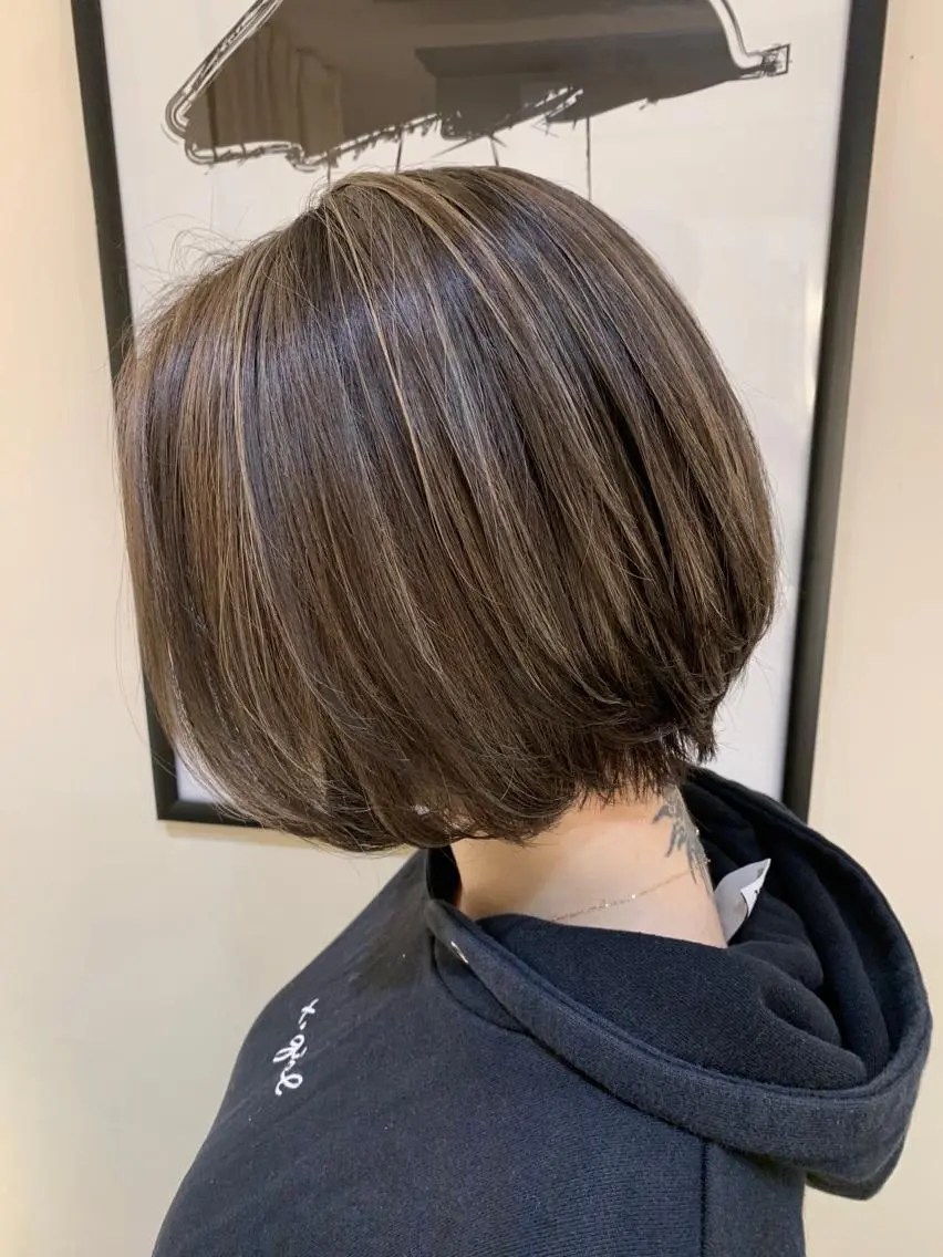 ショート カラー グレージュ ハイライトカラー ハイライト カット ヘアカラー トリートメント 中塚 義人のヘアスタイル