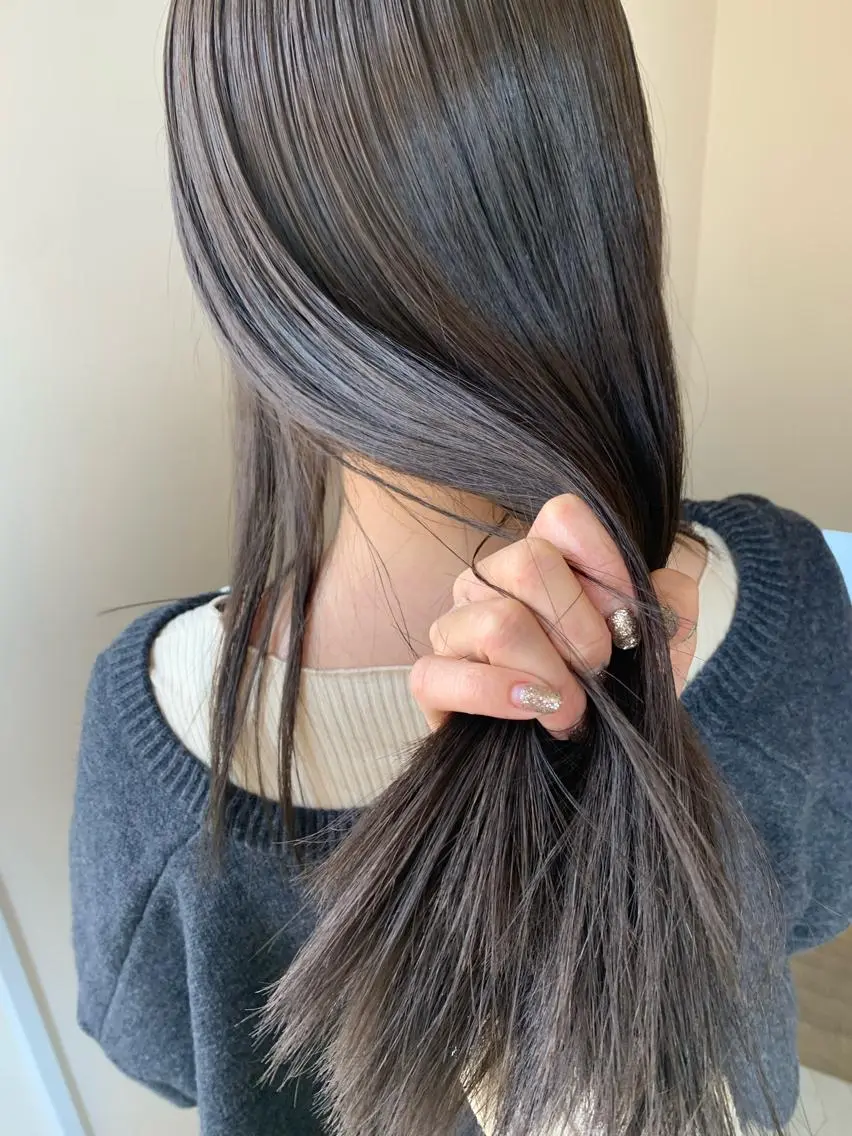 セミロング カラー 本間 結衣のヘアスタイル