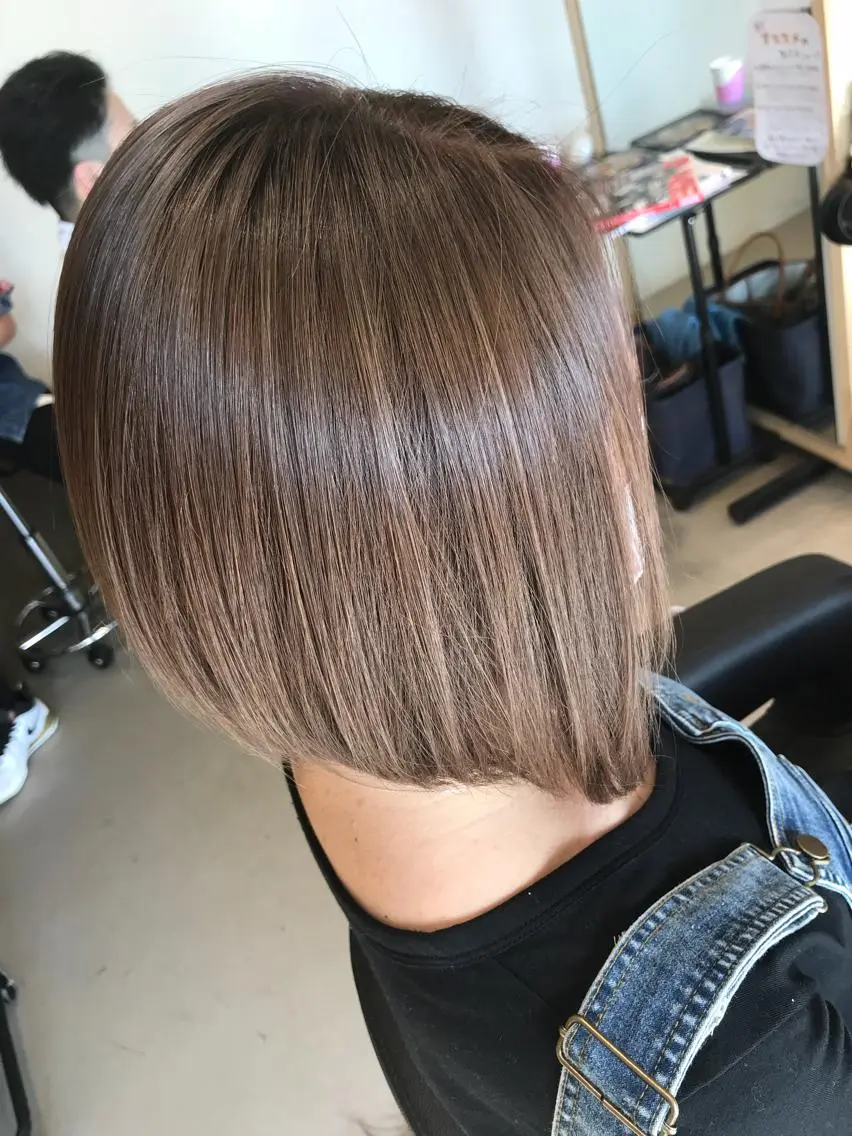 ショート カラー アッシュ ベージュカラー ヘアカラー 大久保 隆蔵のヘアスタイル