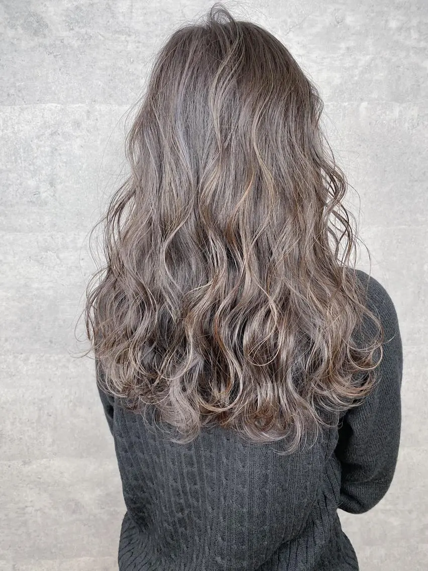 セミロング カラー _WHITE 天王寺のヘアスタイル