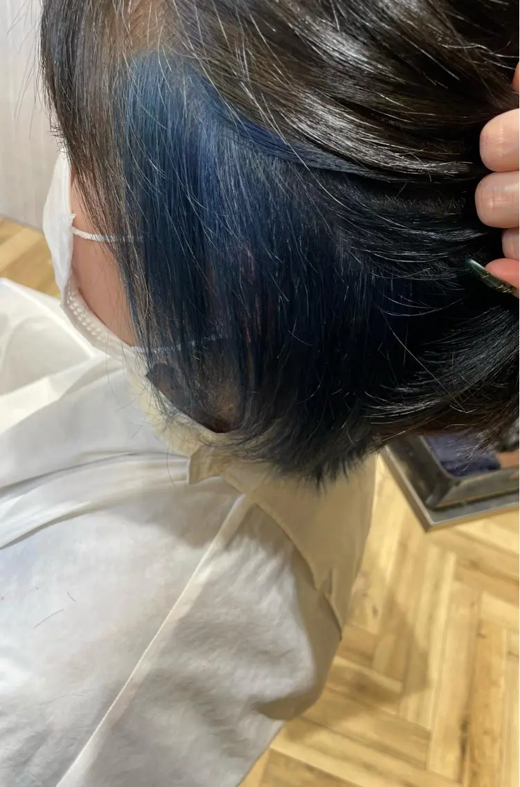カラー 岡村 真子のヘアスタイル