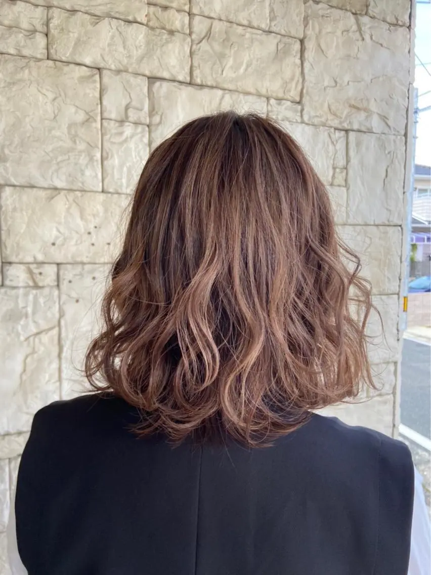 ミディアム 井上 真利のヘアスタイル