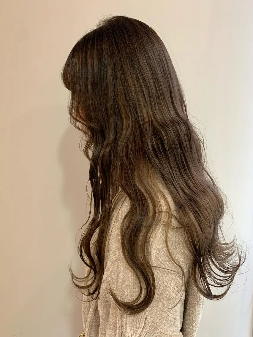 ロング カラー ベージュカラー ミルクティーベージュ カット ヘアカラー 顔まわりカット✄ ベージュカラー🧸のヘアスタイル
