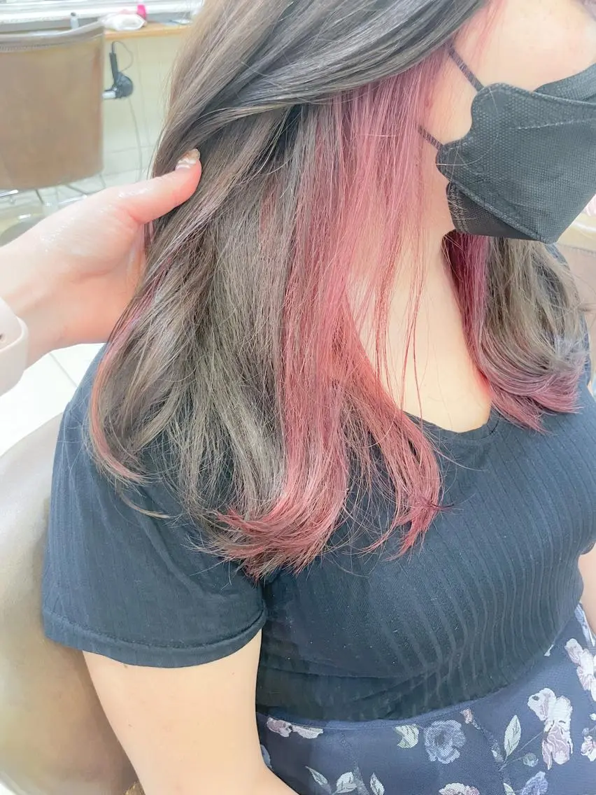 ミディアム カラー インナーカラー ピンクカラー ヘアカラー ✨カラー支持No.1 🧸ワキ カナコ🧸のヘアスタイル