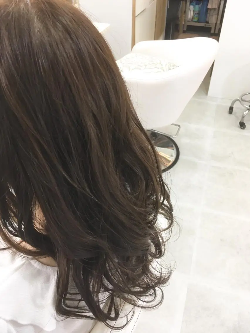 セミロング ロング カラー アッシュ ブリーチ ハイライトカラー ブリーチなしカラー ハイライト 髪質改善 中川 翔のヘアスタイル