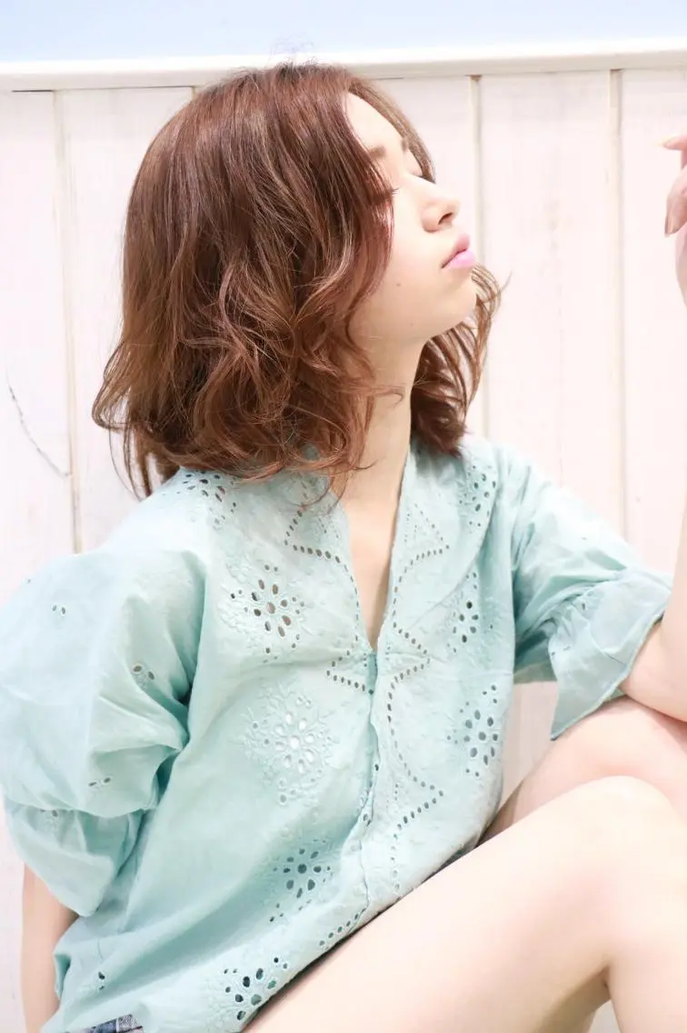 ミディアム 小林 永佳のヘアスタイル