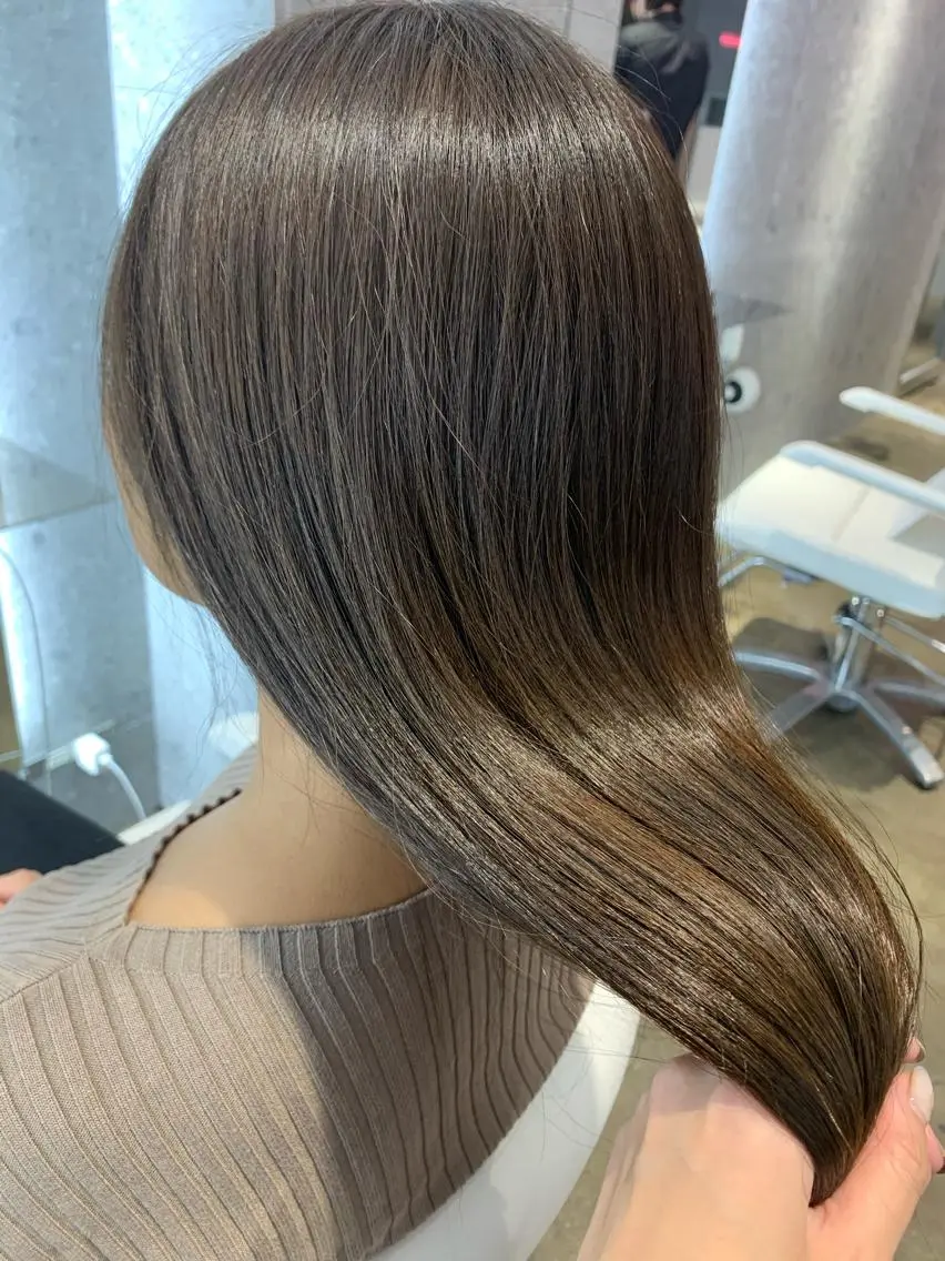 ロング カラー 透明感カラー グレージュ カット ヘアカラー トリートメント 山下 千明のヘアスタイル