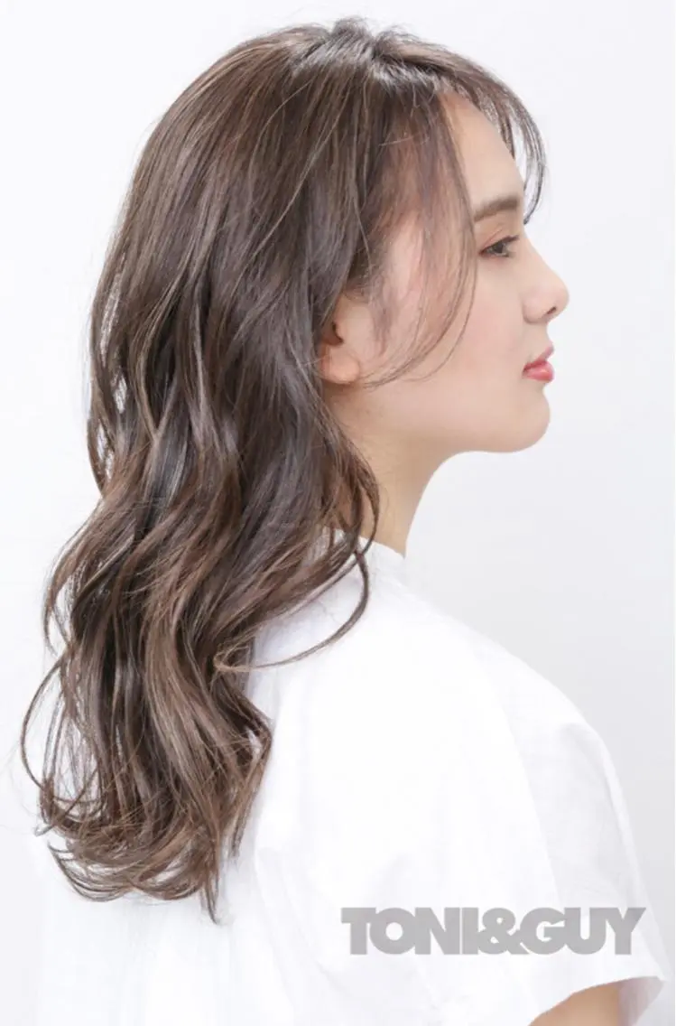 セミロング カラー パーマ KONOMI スタイリストのヘアスタイル