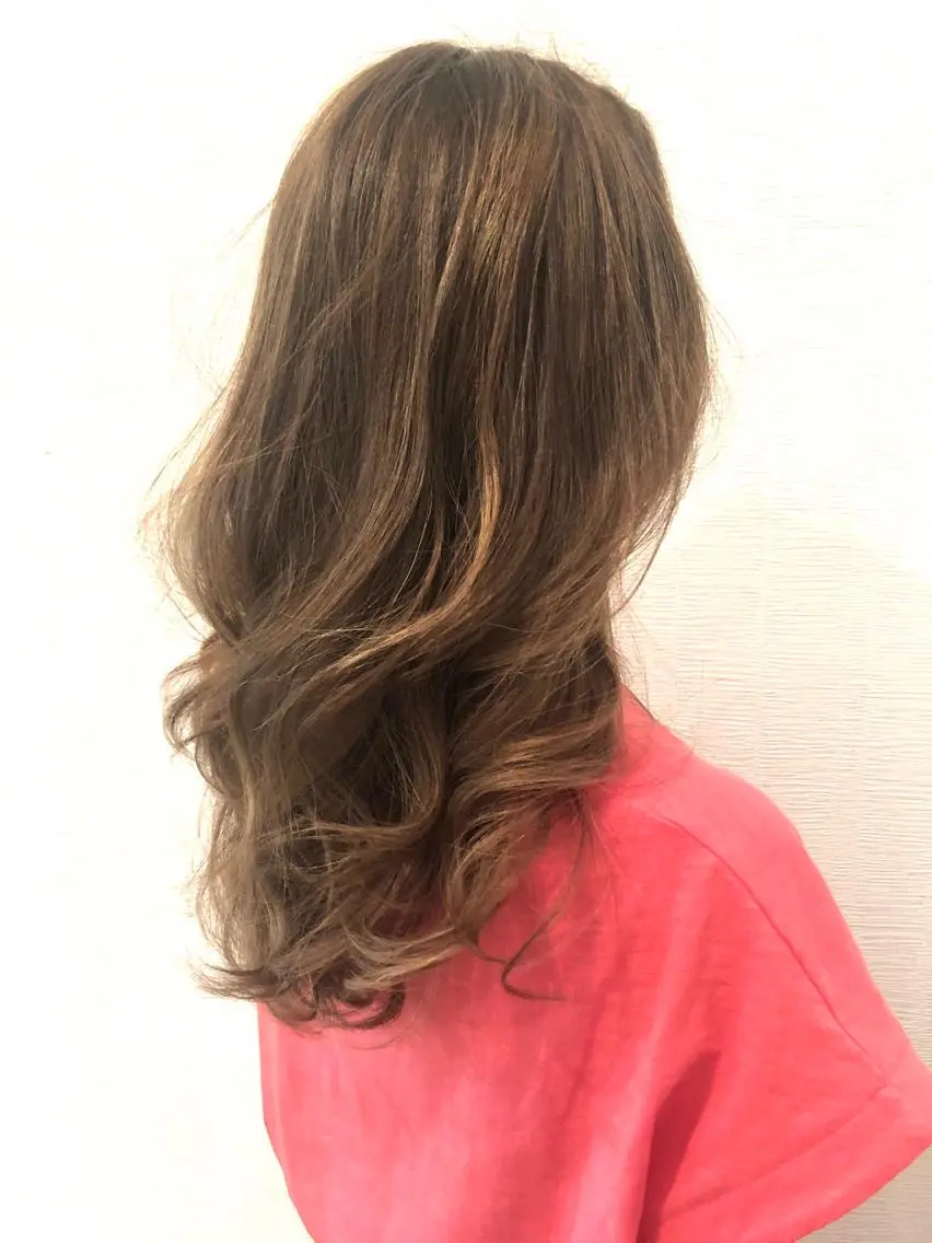 ロング カラー ヘアカラー トリートメント 平川 友希子のヘアスタイル