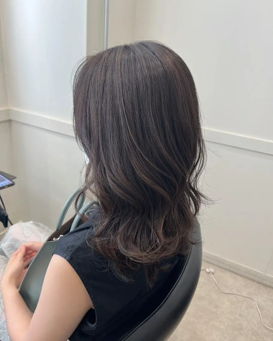 ミディアム カラー グレージュ ハイライトカラー ハイライト 🫧こおりやま なつみ🫧のヘアスタイル