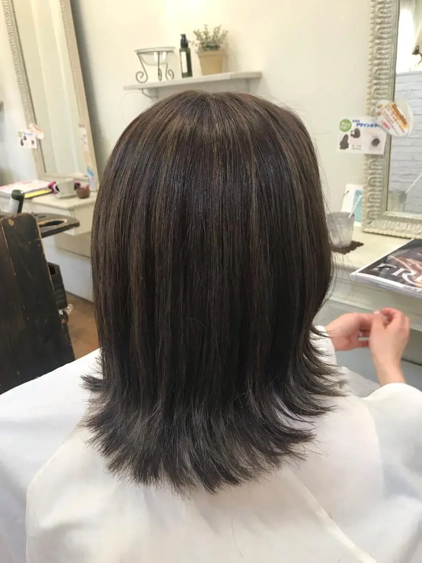 セミロング ハイライト 外ハネヘア ヘアカラー トリートメント 澤田 彩香のヘアスタイル