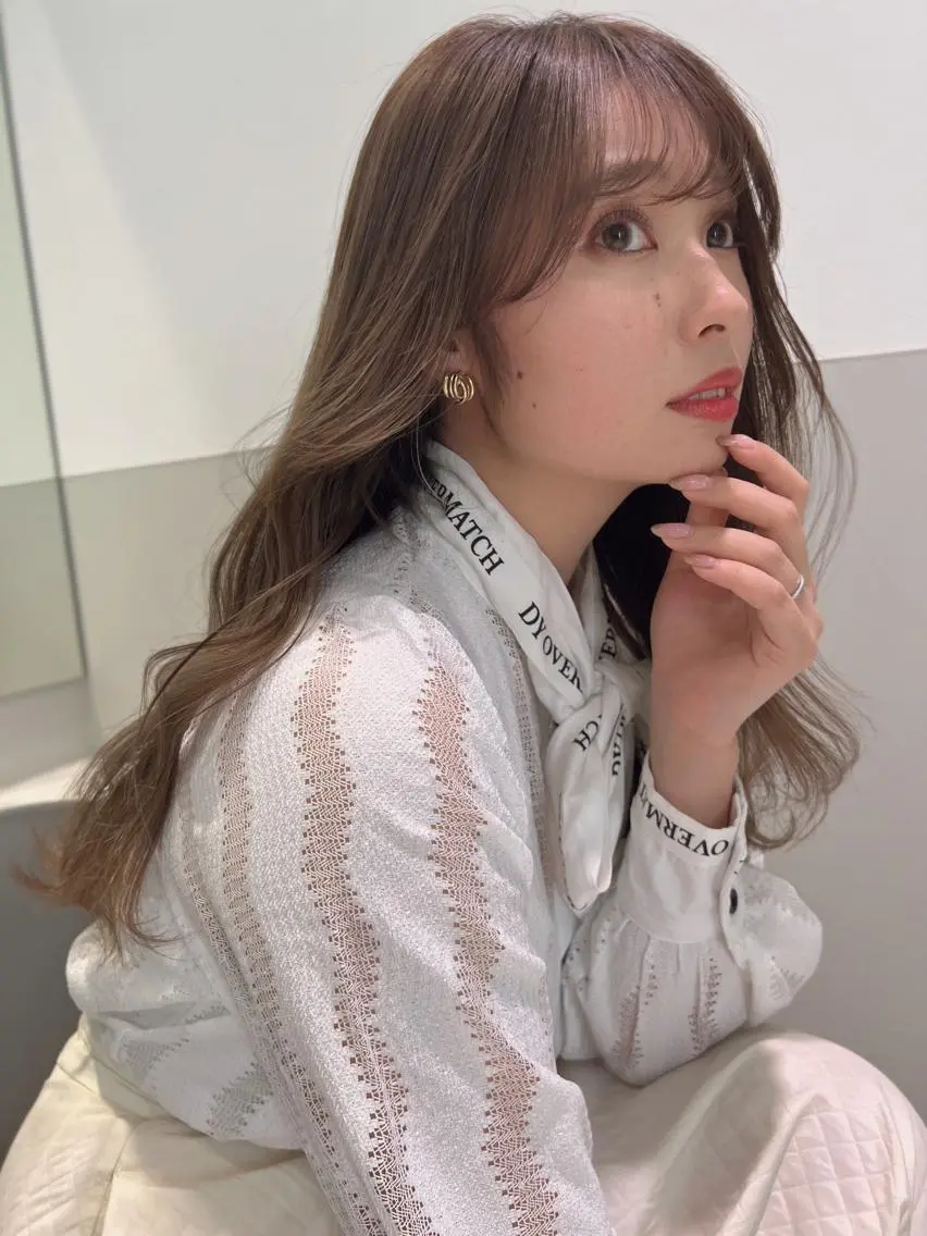 ロング カラー ヘアアレンジ ブリーチ 透明感カラー ハイライトカラー ハイライト 韓国モテhair🍑 momoのヘアスタイル