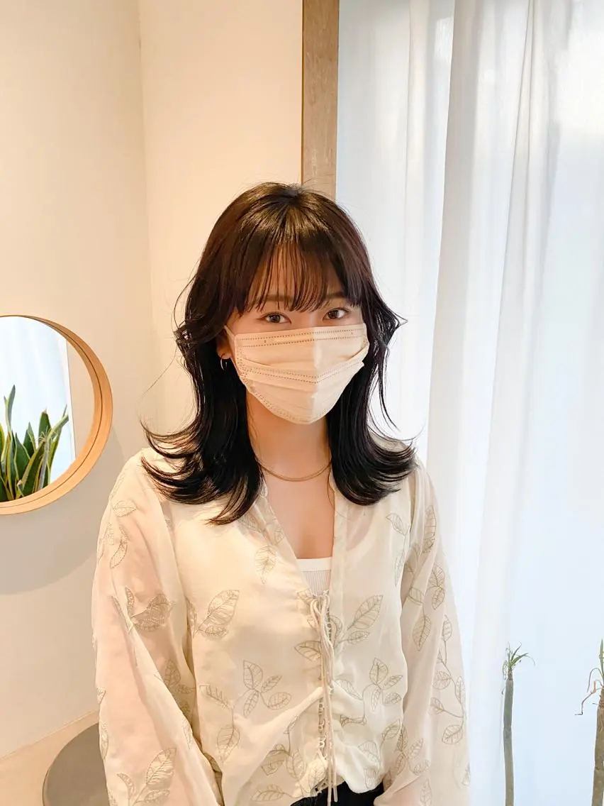 セミロング カラー ベージュカラー ブリーチ ハイトーンカラー ミルクティーベージュ くびれヘア カット 美髪ストレート 川本雄己のヘアスタイル