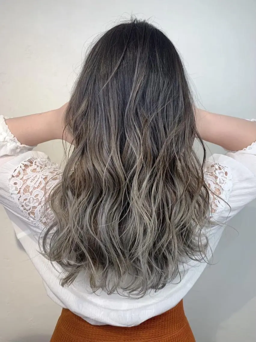 ロング ボブ 斜めバング 外国人風カラー 伸ばしかけ レイヤーカット ＿WHITE鳳店 アンダーバーホワイトのヘアスタイル