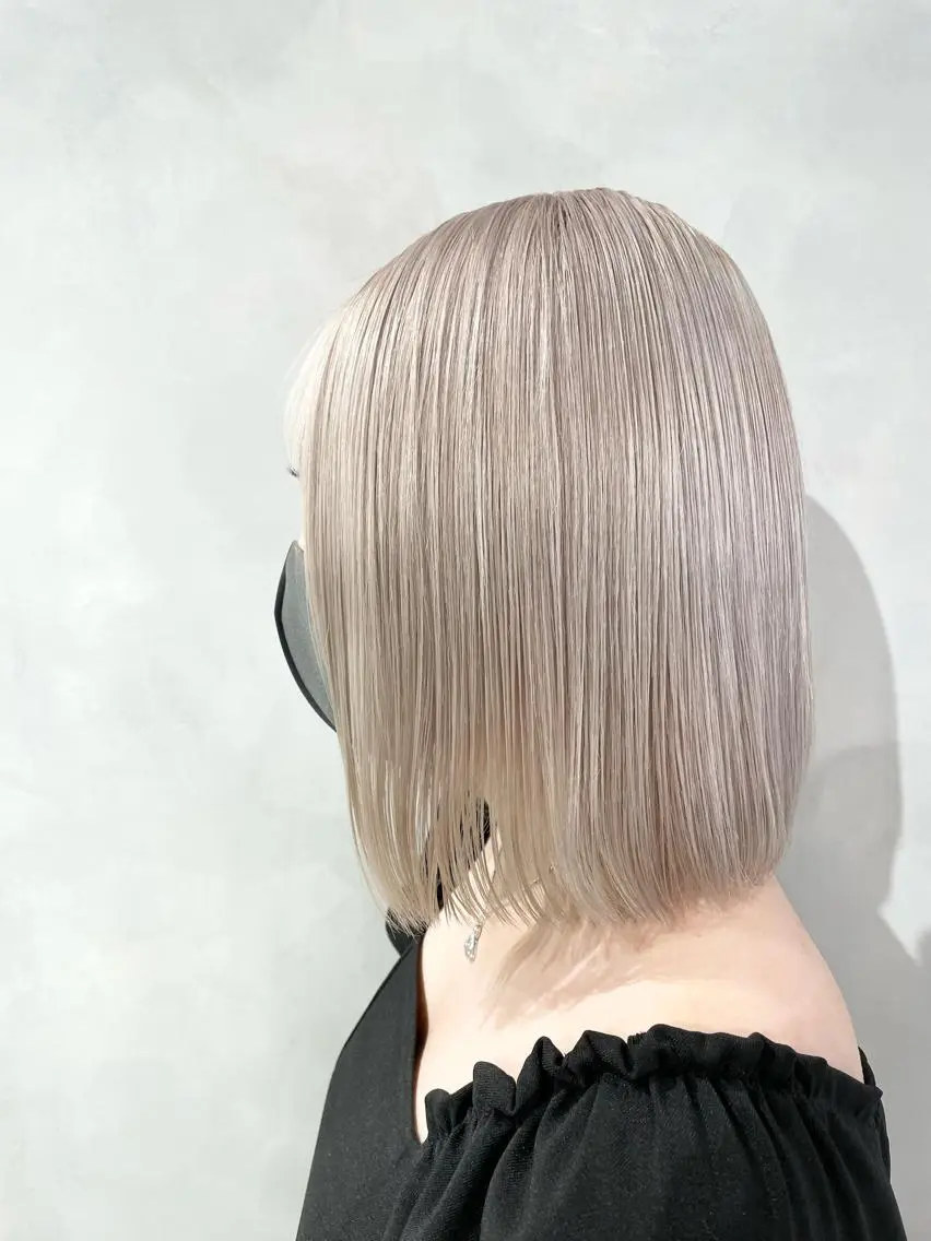 ショート カラー ベージュカラー ホワイトベージュ ヘアカラー トリートメント ヘアセット ハイトーン×レイヤー ／遠藤将太のヘアスタイル