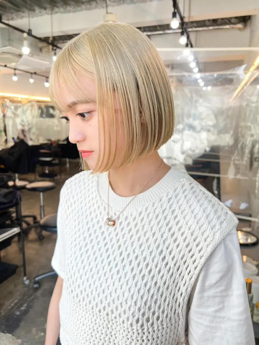 ショート カラー ブリーチ ボブ カット ヘアカラー アンニュイレイヤー/ 火ノ見🪡のヘアスタイル
