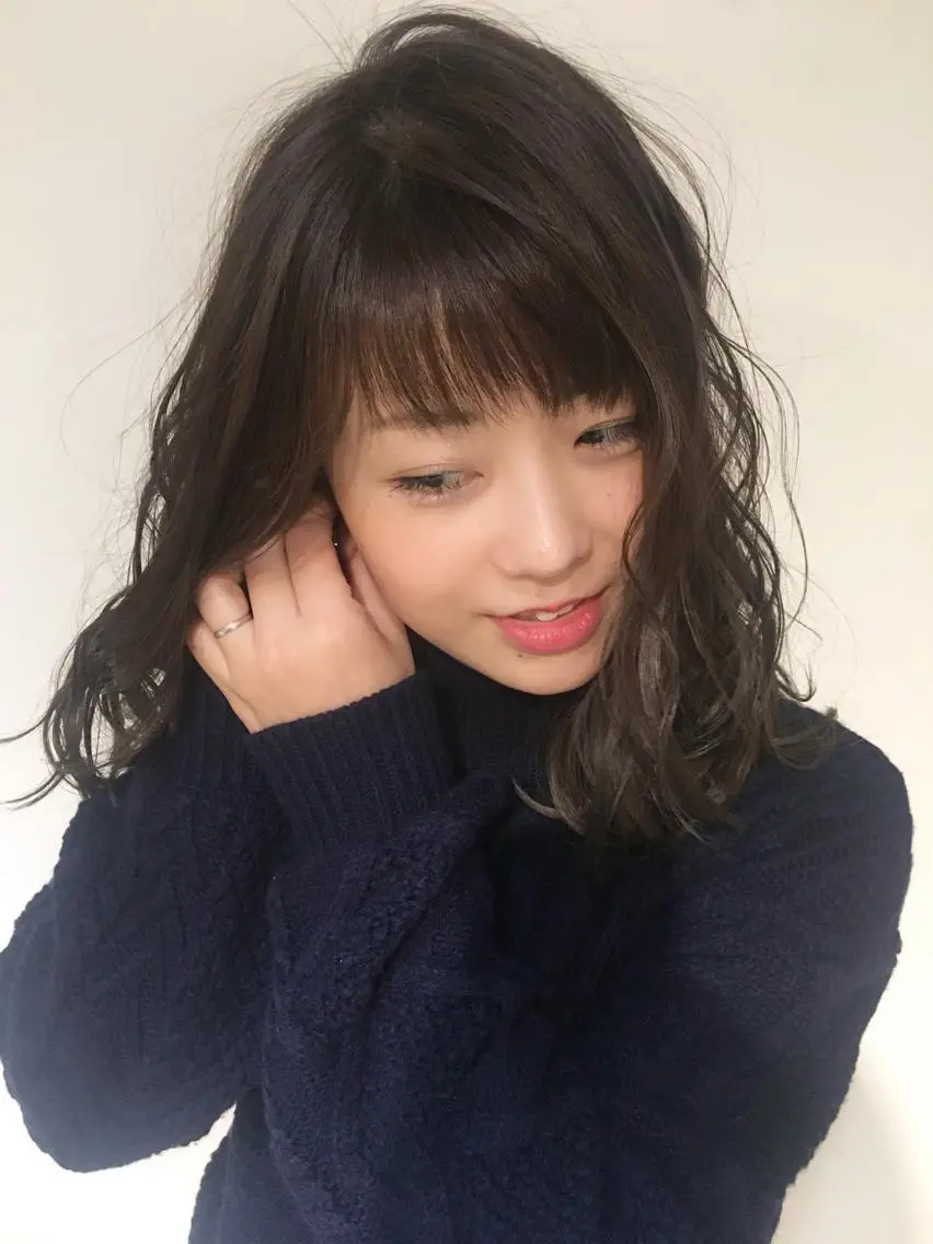 ミディアム アッシュ カット ヘアカラー 高橋 葵のヘアスタイル