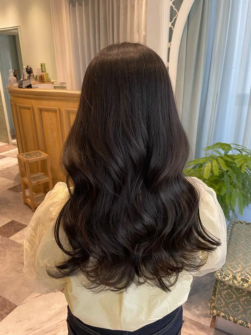 カラー ベージュカラー 黒髪 ブリーチ ブルーカラー ブルーブラック ヘアカラー 木屋元一/透明感 /前髪/レイヤーのヘアスタイル
