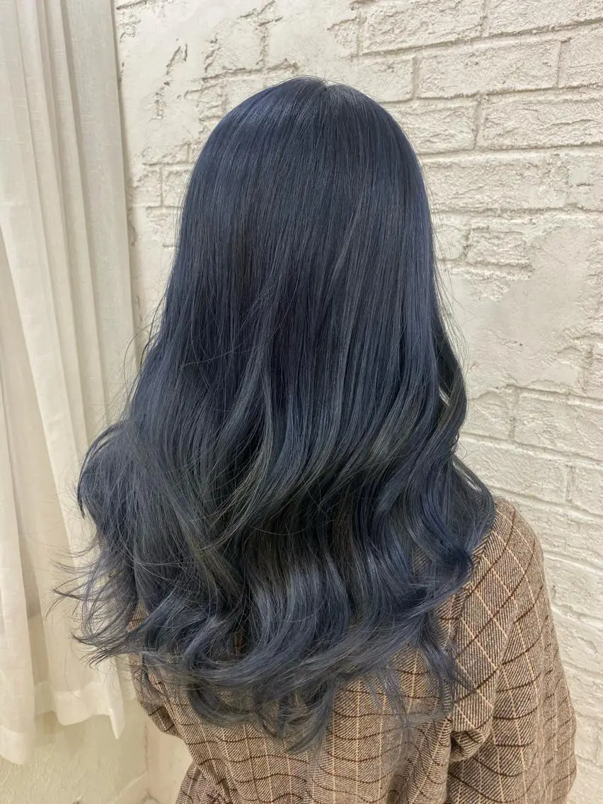 ロング カラー オリーブ/アッシュ やわらか透明感カラーのヘアスタイル