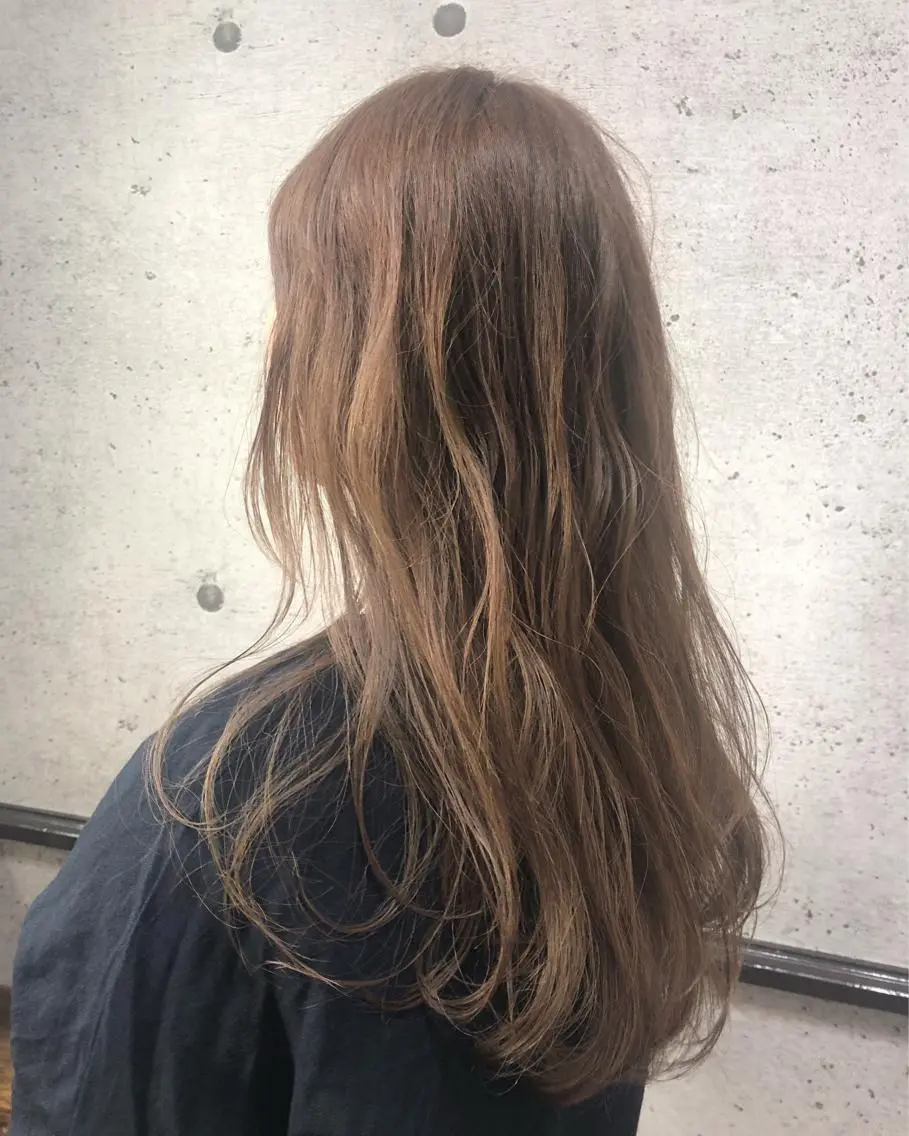 ロング カラー ブリーチ ブリーチなしカラー カット ヘアカラー 縮毛矯正 トリートメント 江原 彩華のヘアスタイル