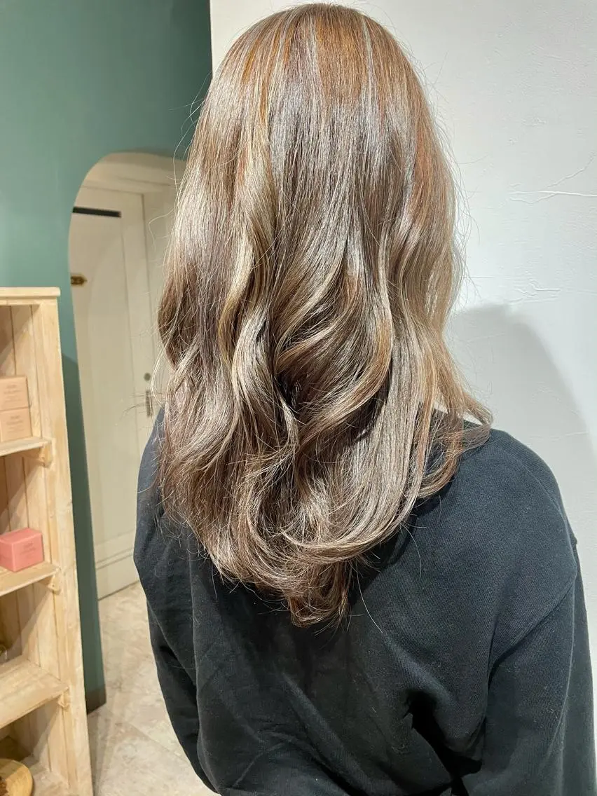 セミロング カラー 透明感カラー グレージュ ハイライトカラー ハイライト ヘアカラー 北九州美容室 🕊️わかな✂︎のヘアスタイル